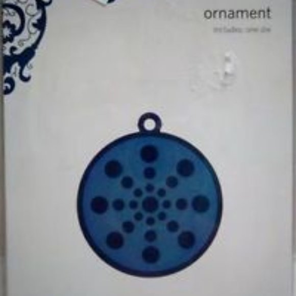 Quickutz We R Memory Keepers 4x4 inches Christmas dies bundle - Picture 6 of 16